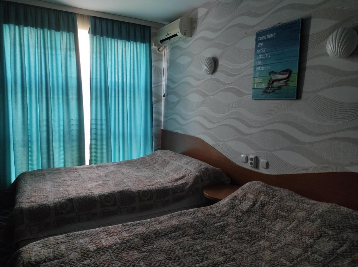 Three Dolphins Hotel 악타우 외부 사진