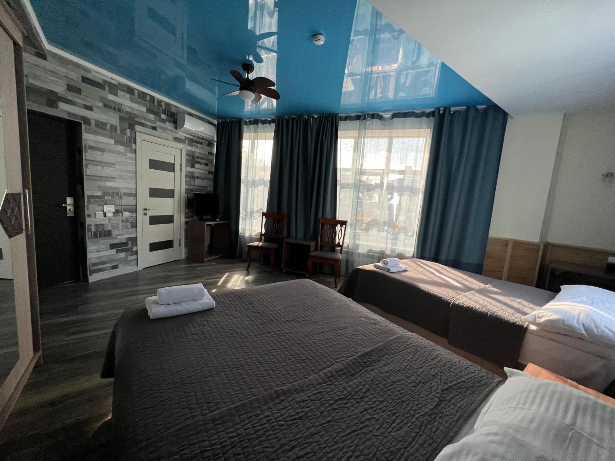 Three Dolphins Hotel 악타우 외부 사진